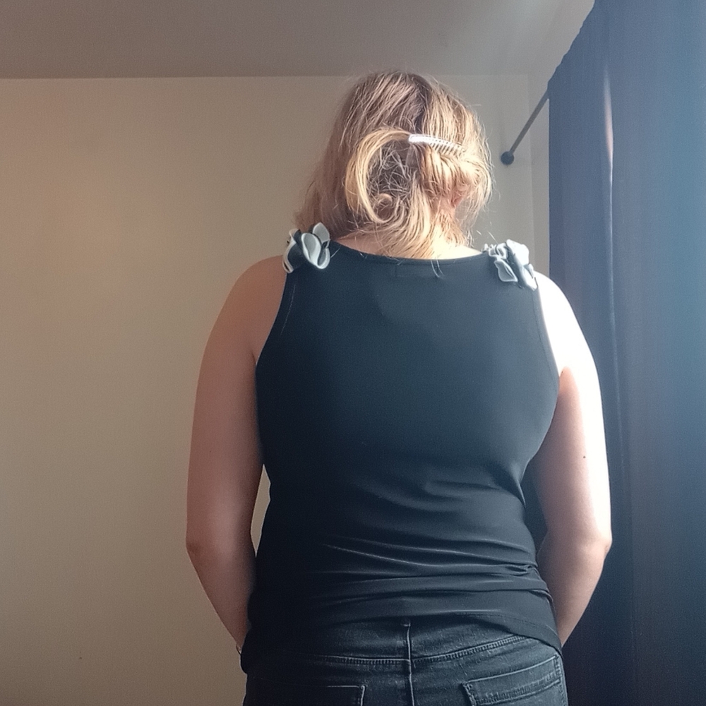 Black Sleeveless Draped Neck Top - Picture 3 of 7
